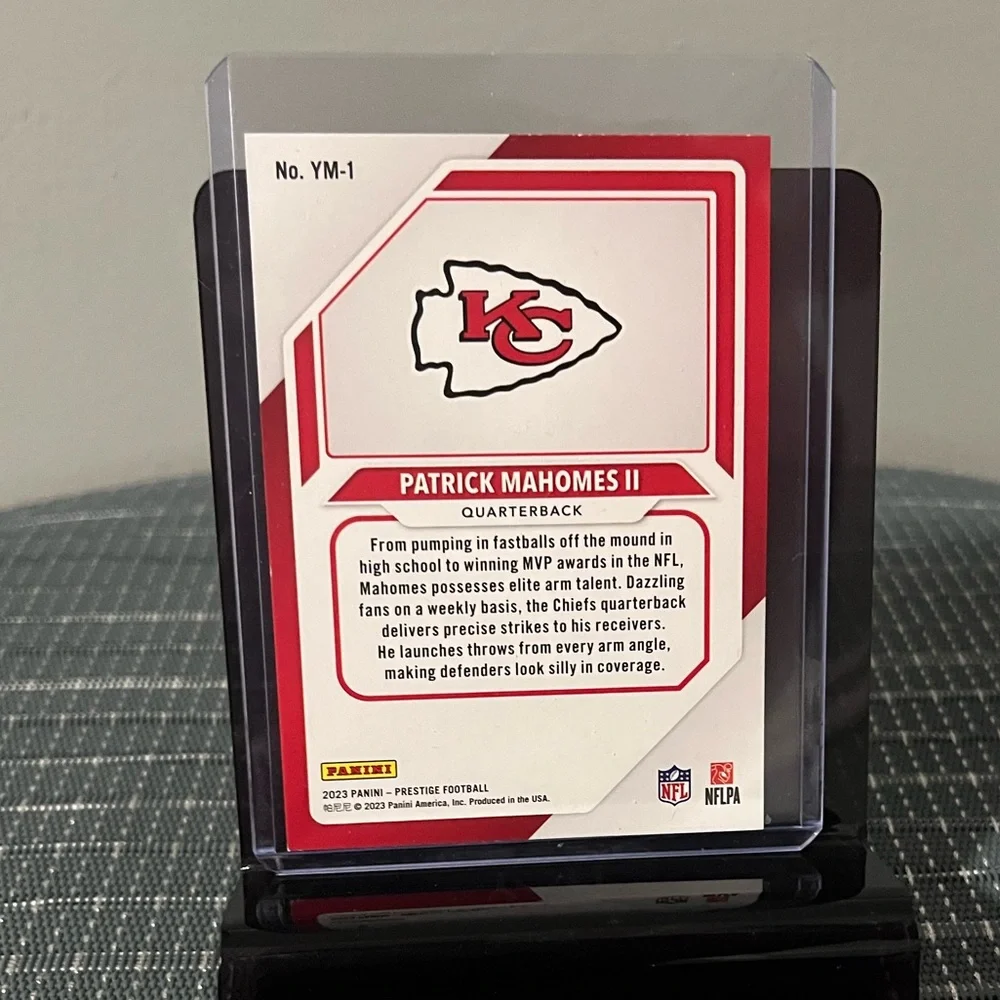 ⭐️🏈 EUC Patrick Mahomes II Panini Prizm Football NFL Sports Card #YW-1 (B1)